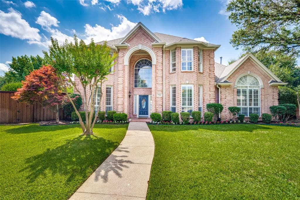 7504 Lyndhurst Ln