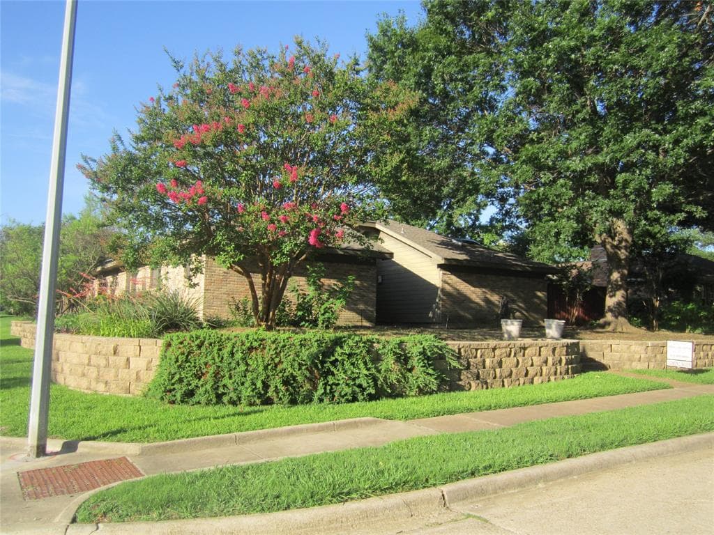 2800 Fountain Head Dr