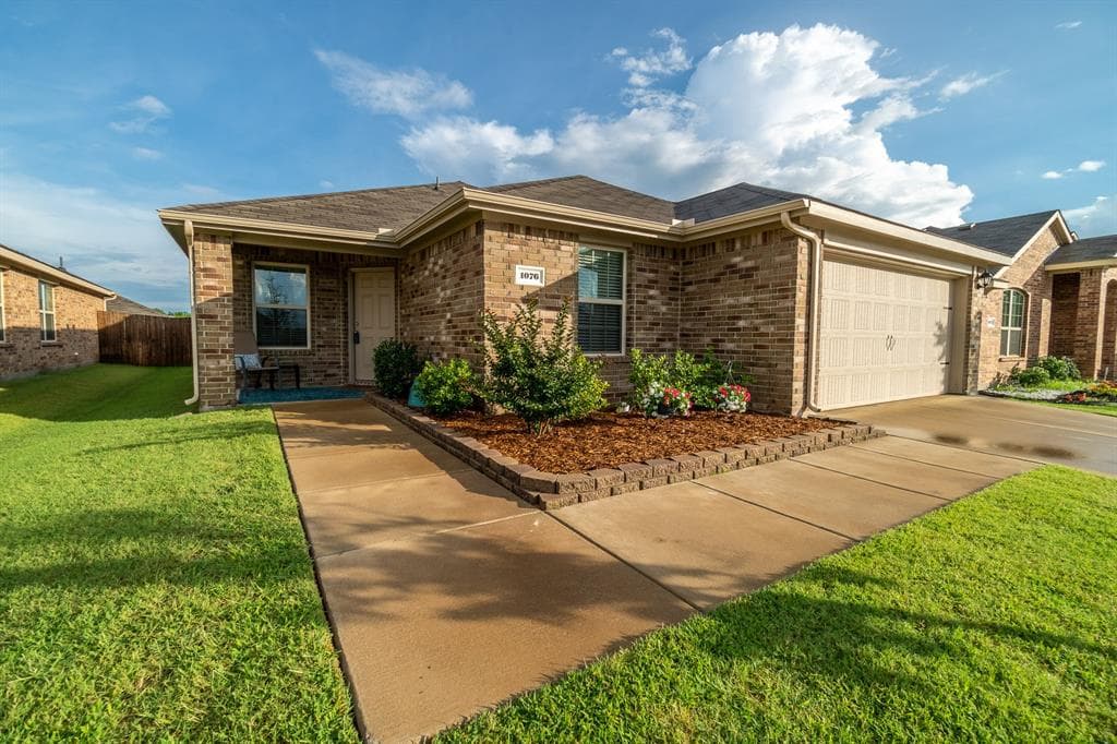 1076 Decker Dr