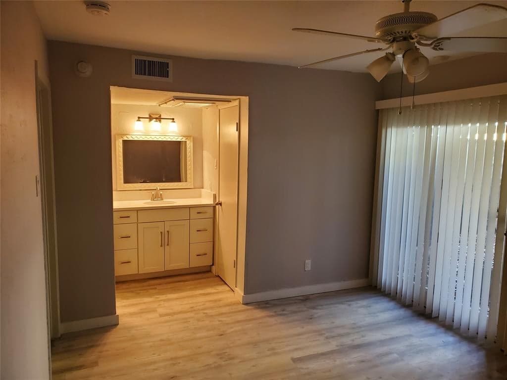 4314 Travis St Apt 106