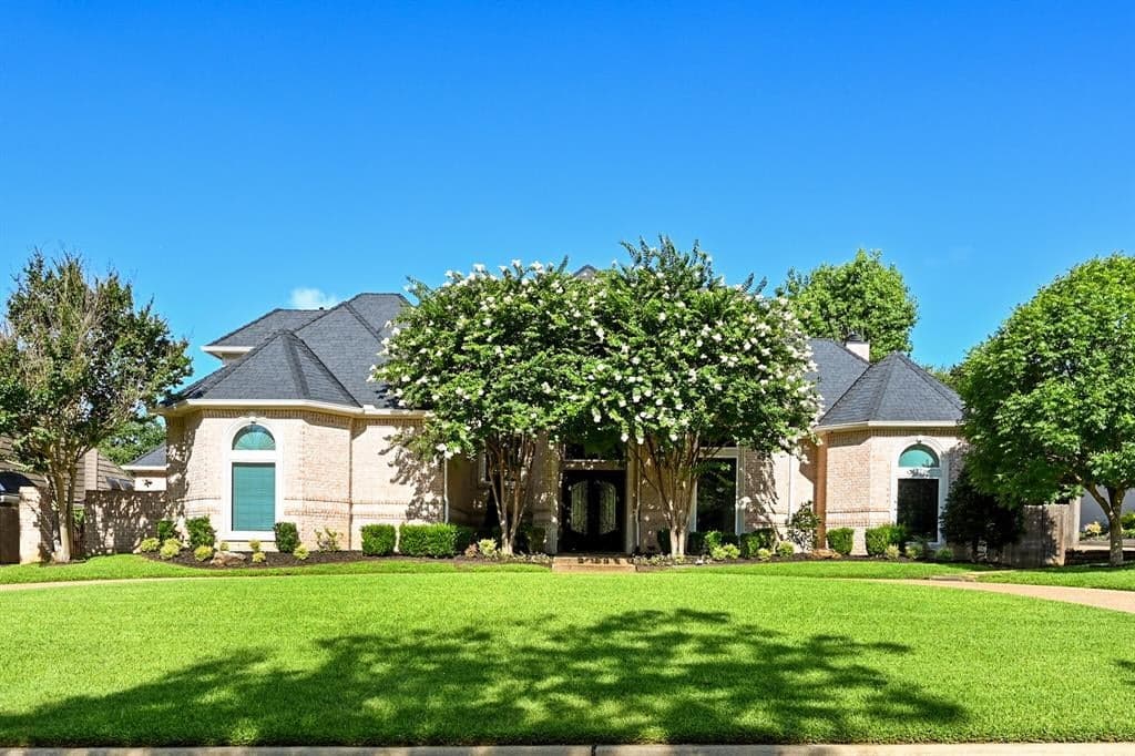 4608 Lakeside Dr