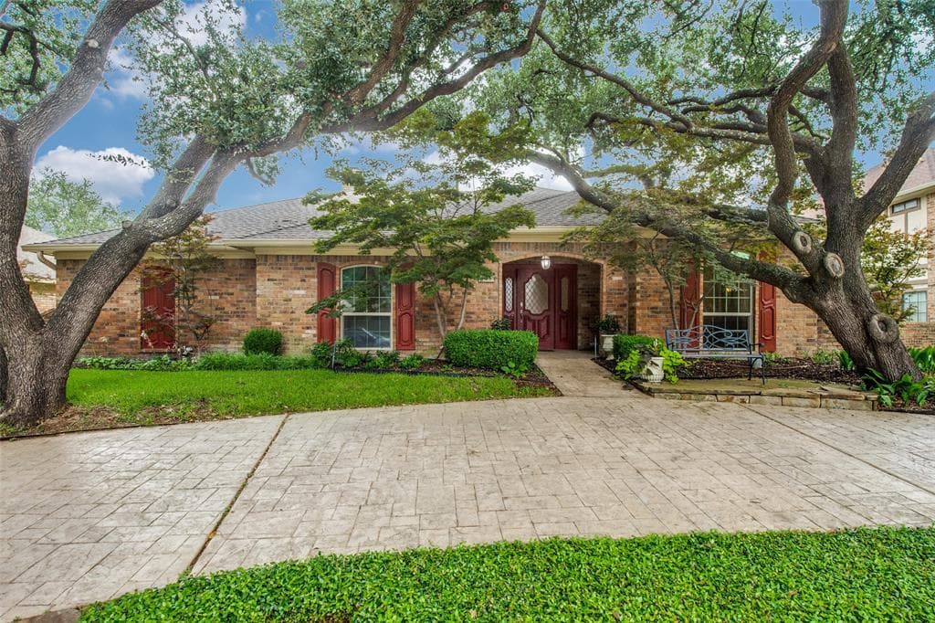 4919 Meadowcreek Dr