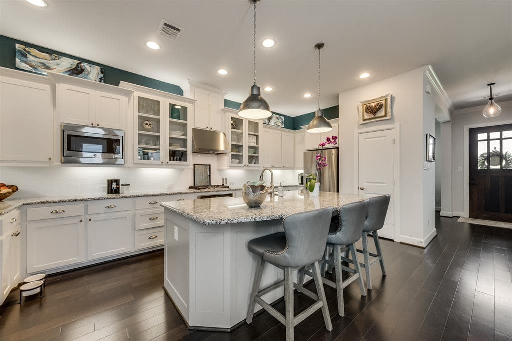 6025 Monterey Mews