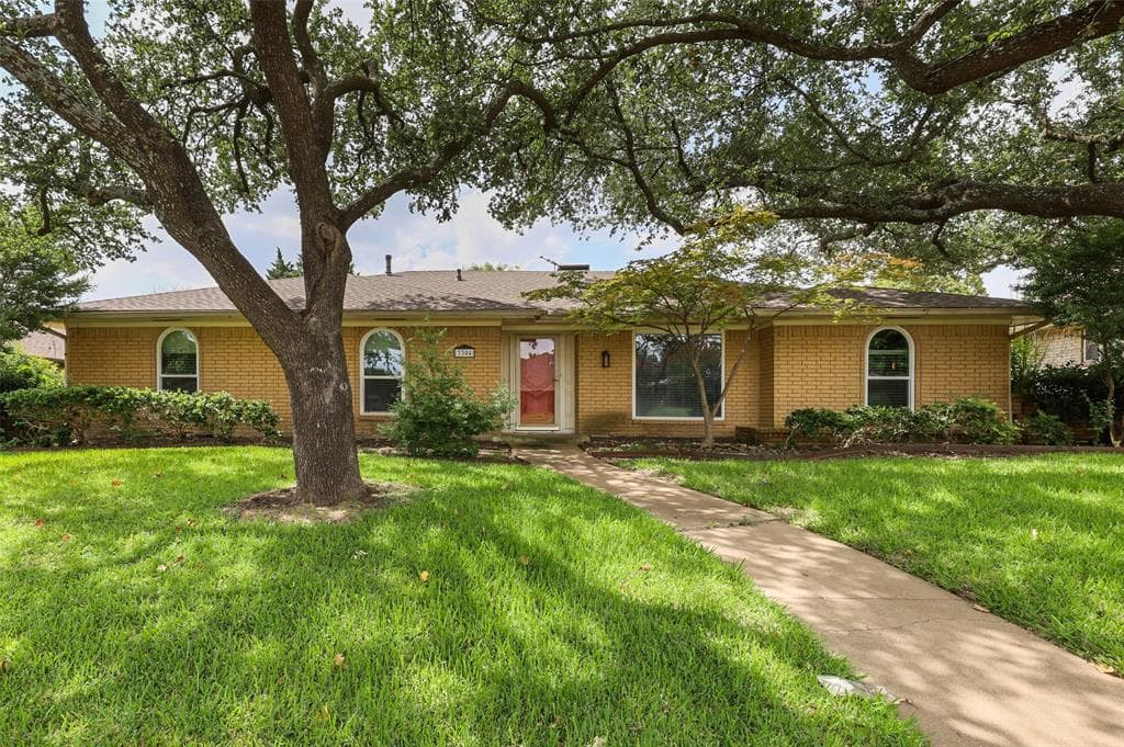 3304 Brookshire Dr