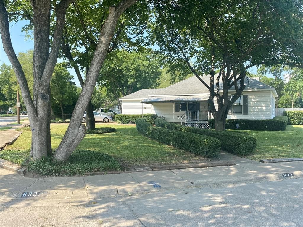 833 Magnolia Dr
