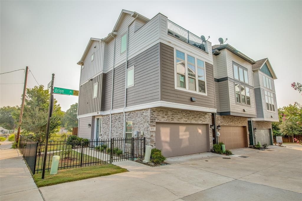 5876 Orion Pl
