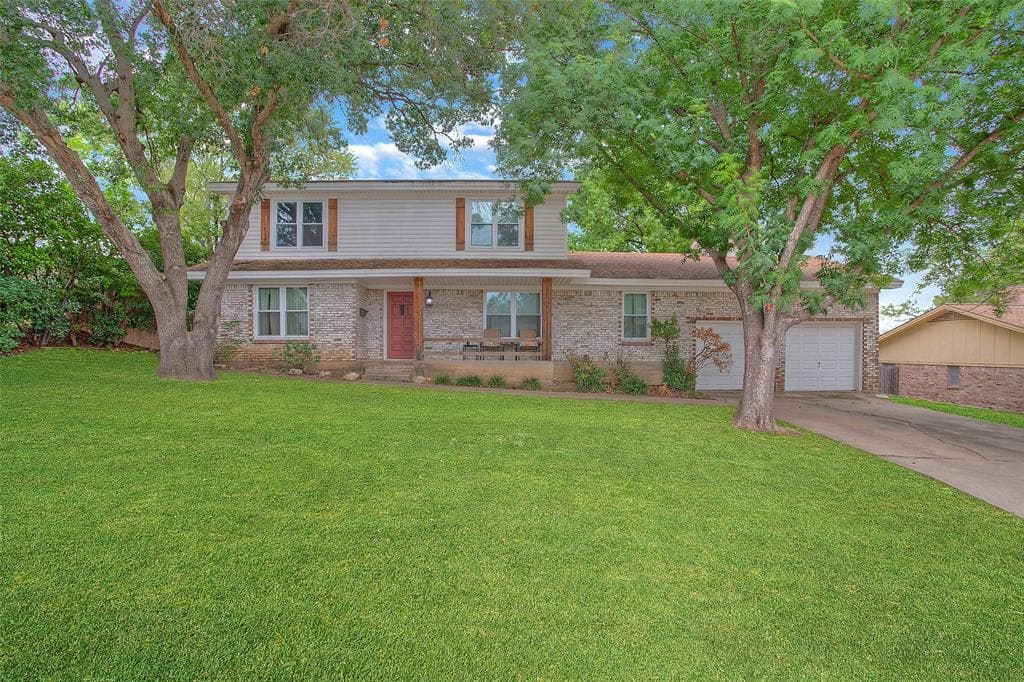 8016 Bangor Dr