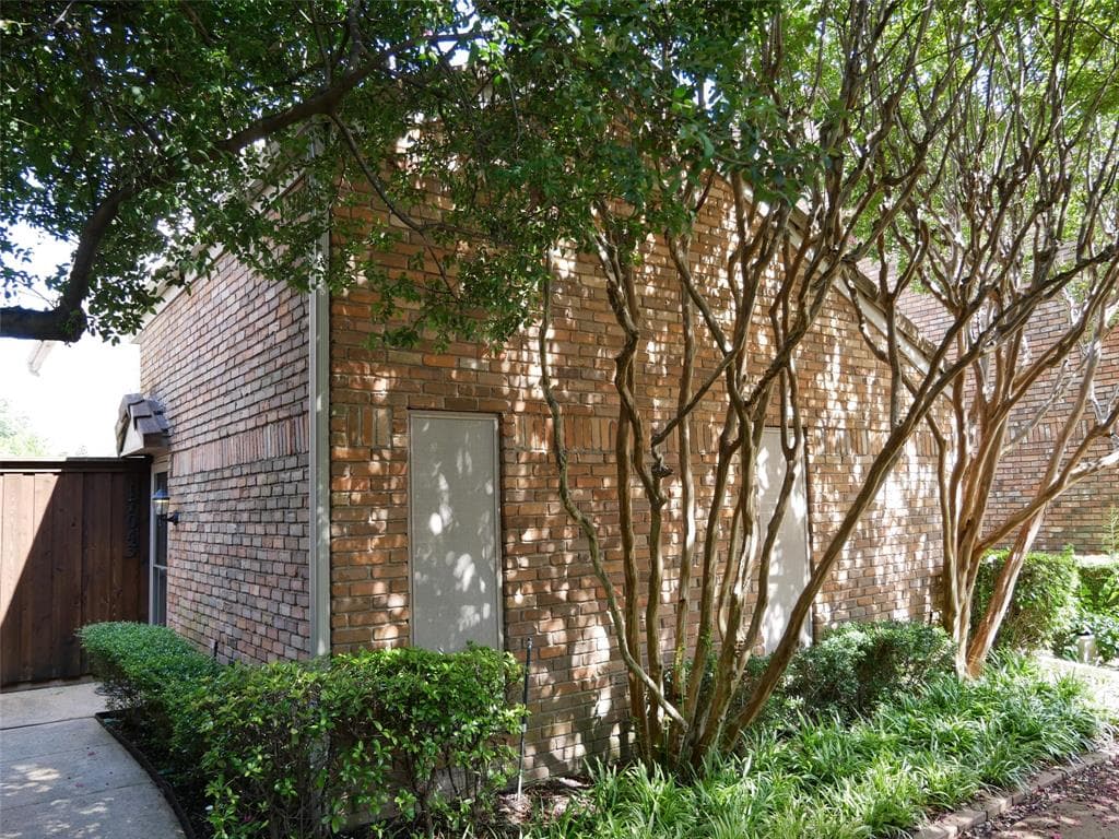 17043 Planters Row