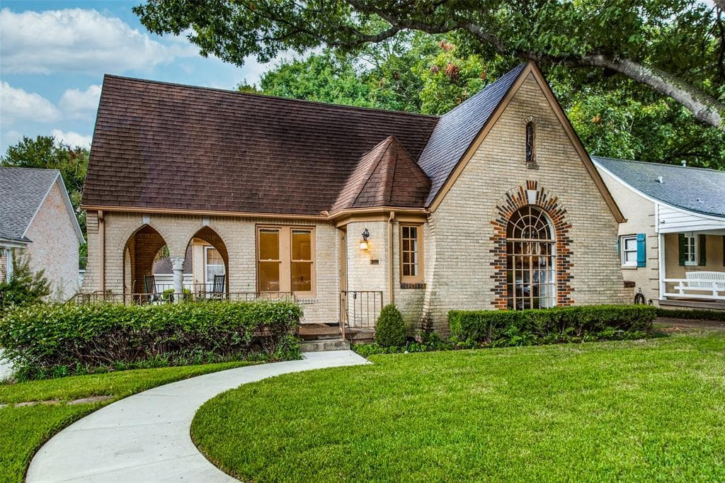 2022 Mayflower Dr