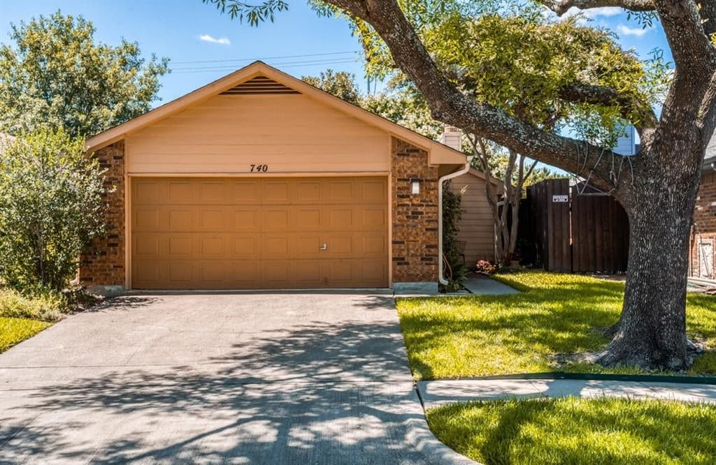 740 Santiago Dr
