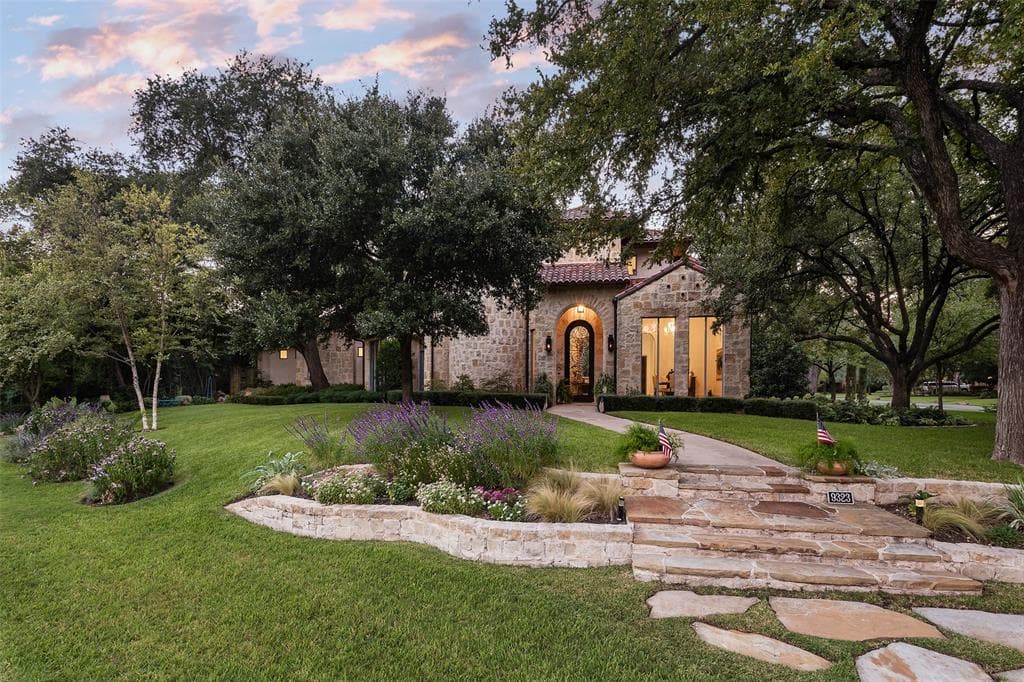 9323 Rockbrook Dr