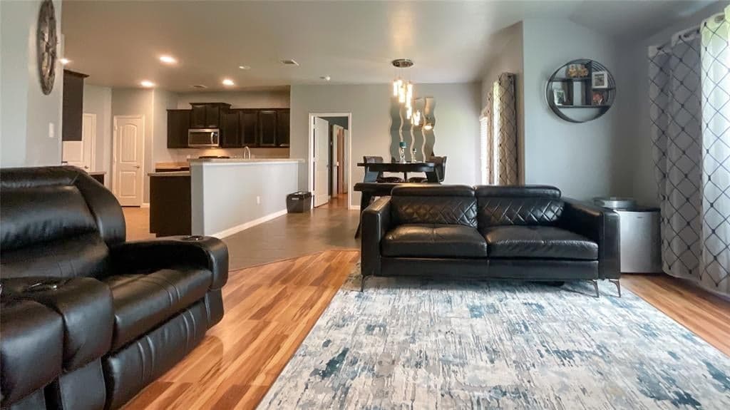 2030 Karsen Ln
