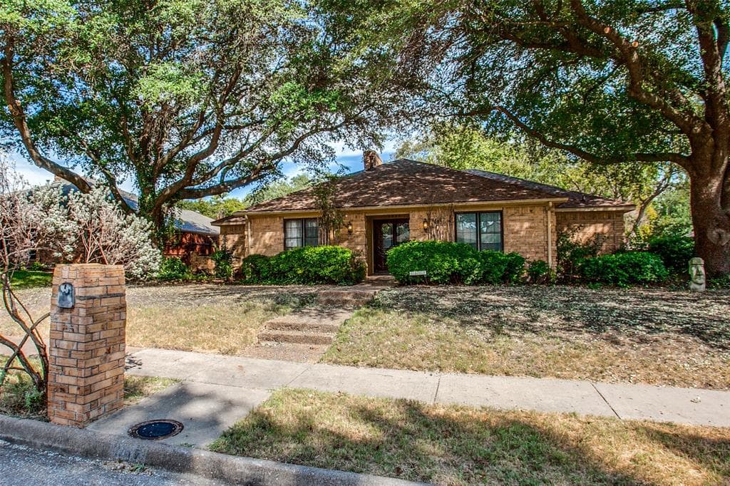 1817 Pleasant Valley Dr