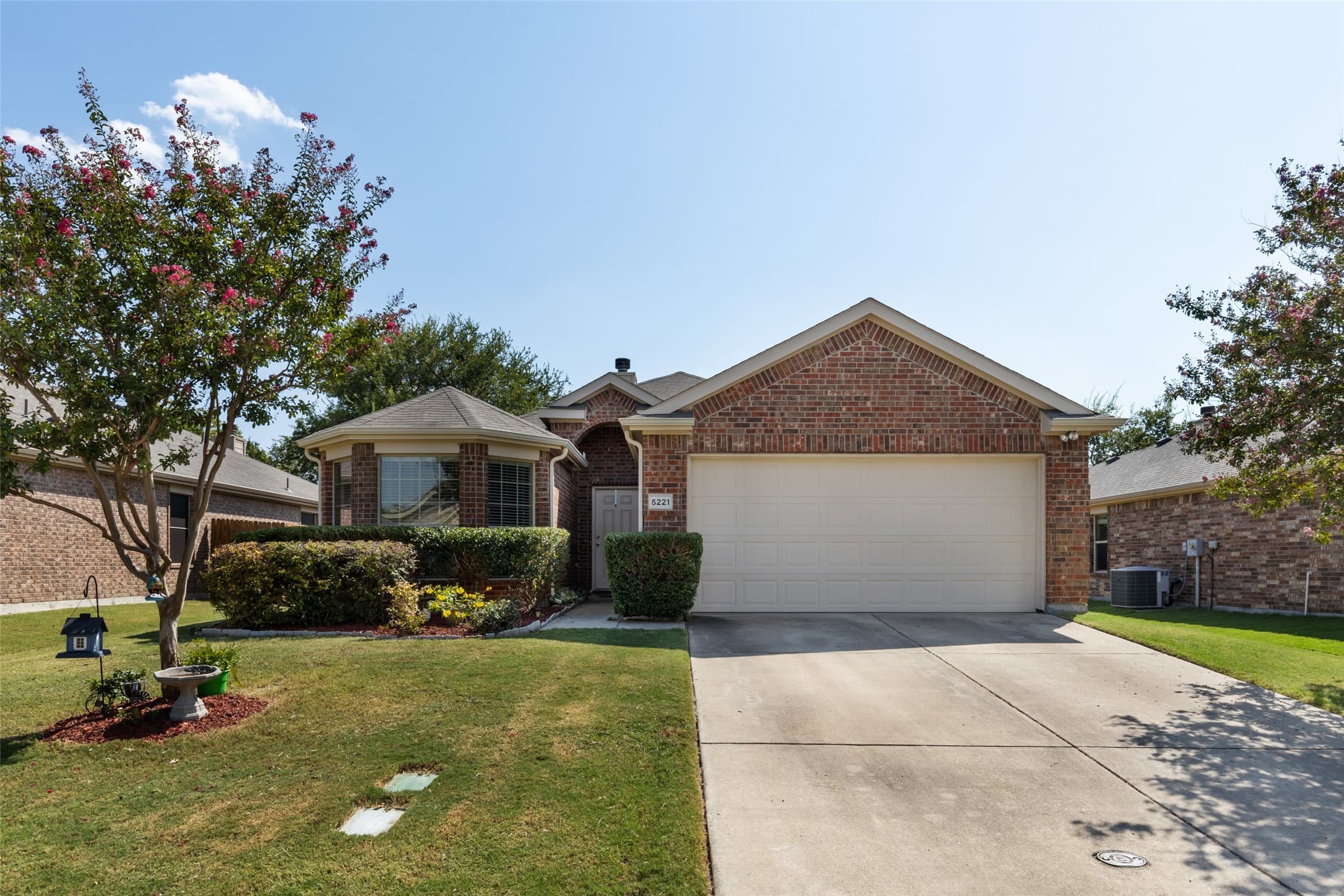 5221 Beacon Ln