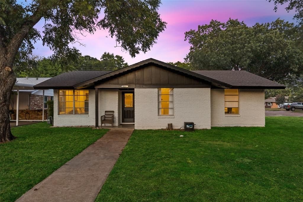 1218 Belclaire Ln
