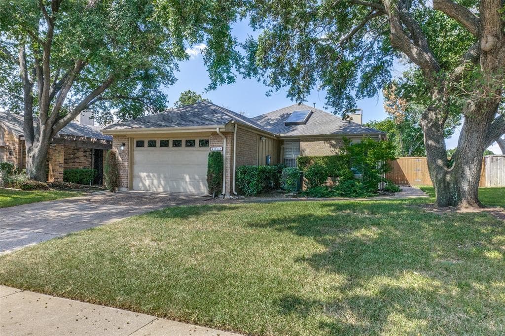 4015 Rosser Sq