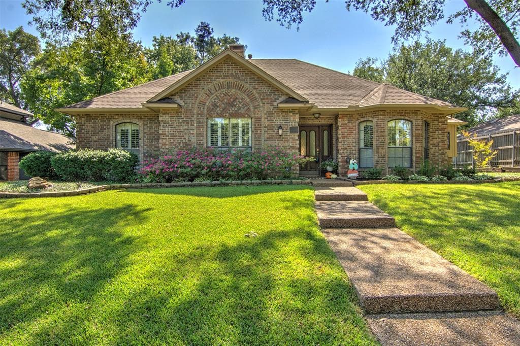 823 Lockhaven Ln