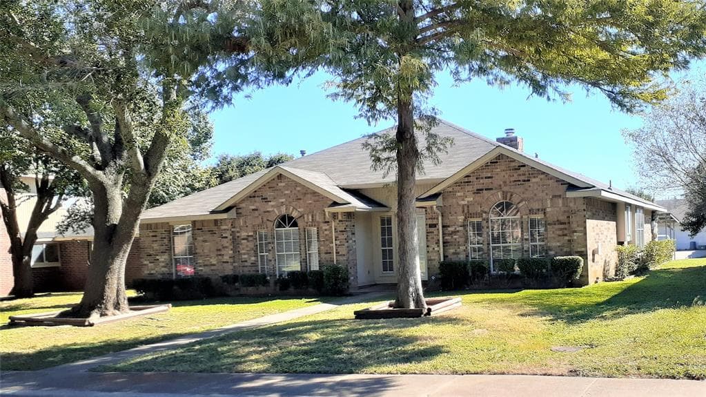 712 Azalea Dr