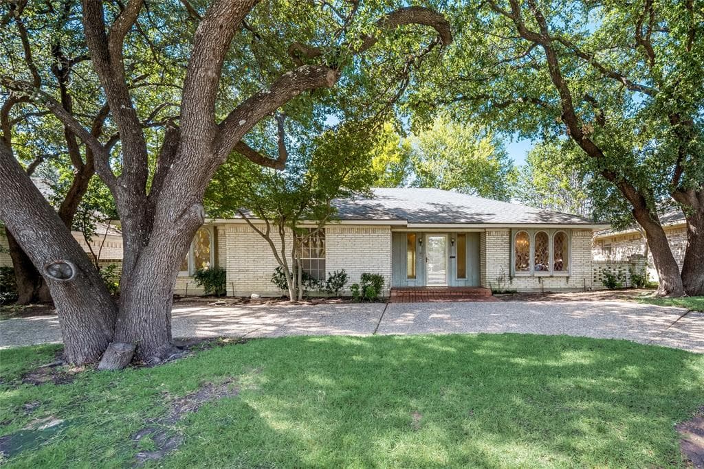 7141 La Sobrina Dr