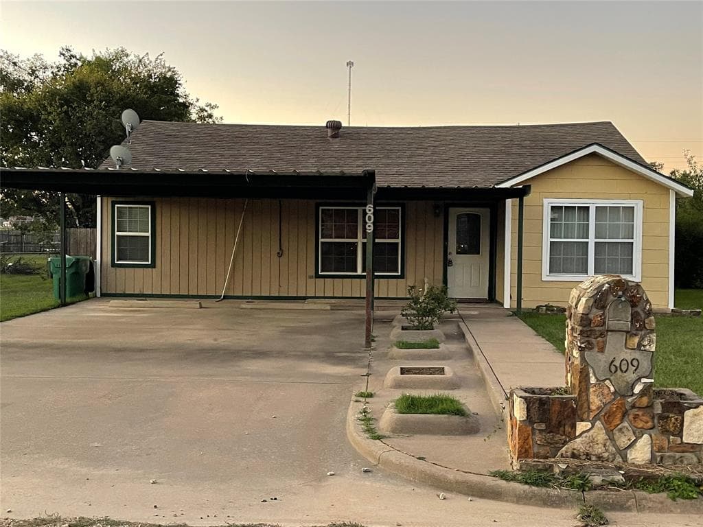 609 Peterson Dr