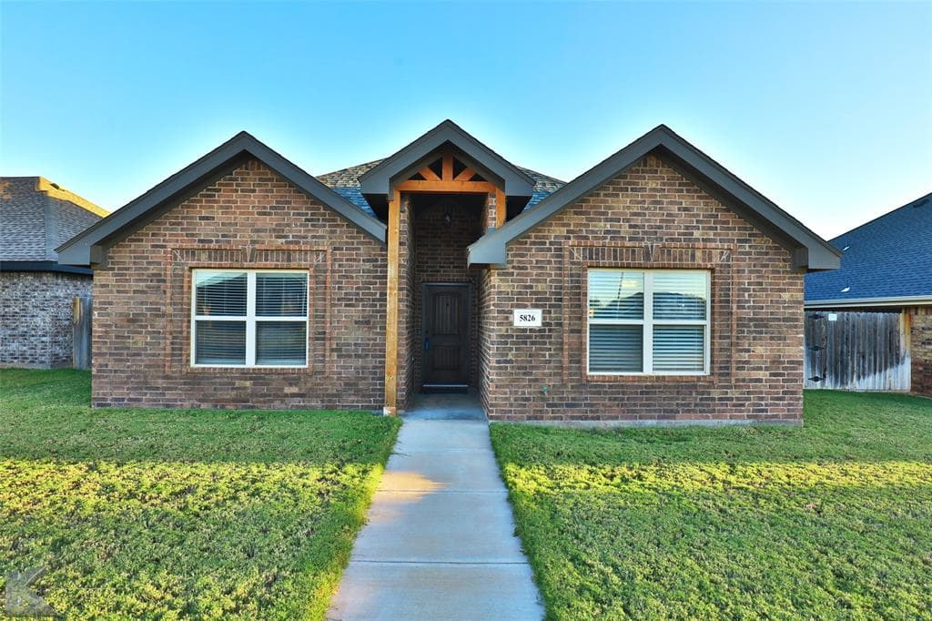 5826 Foxfire Dr