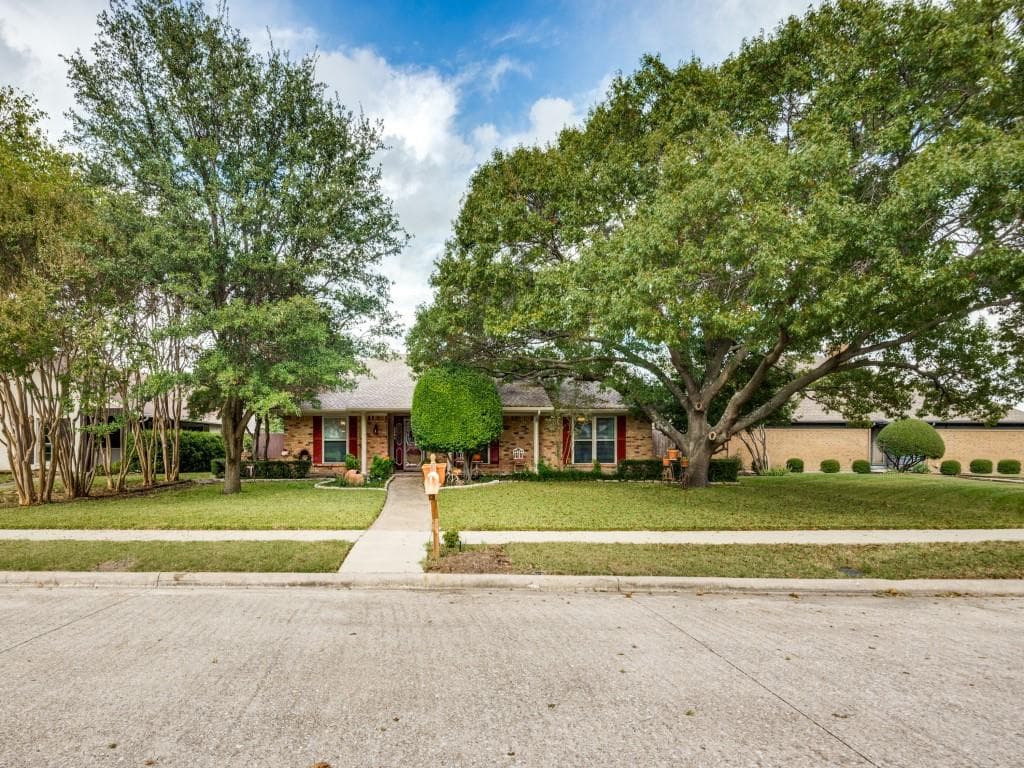 3205 Regent Pl