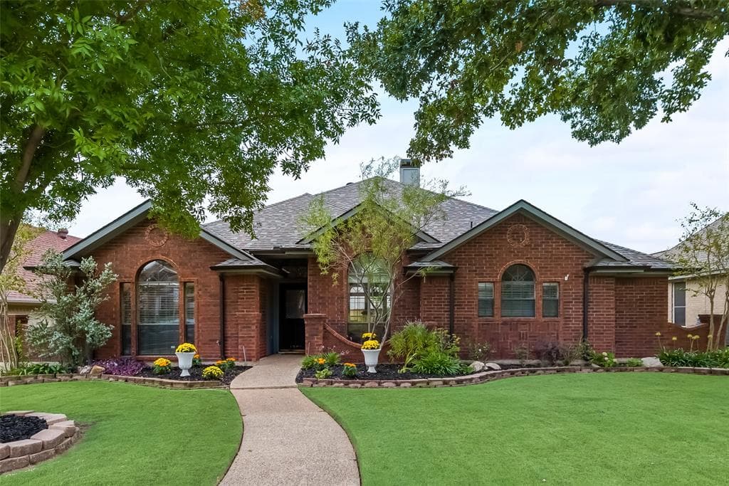 1307 Royal Palm Ln