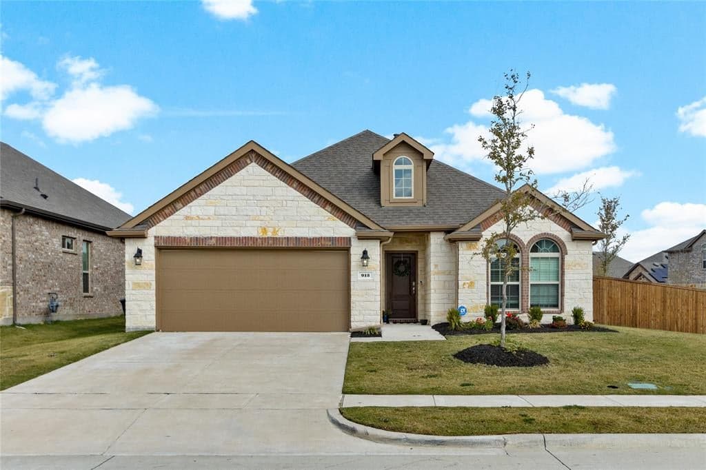 913 Brittany Dr