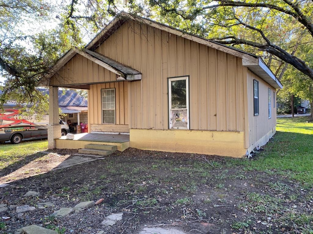 409 N Main St