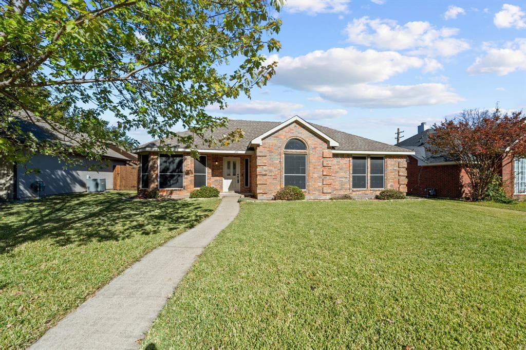 309 Meadow Ln
