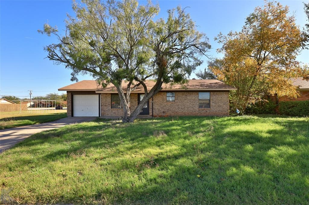 2433 Meadowbrook Dr
