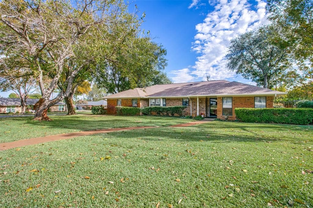 570 Medina Dr