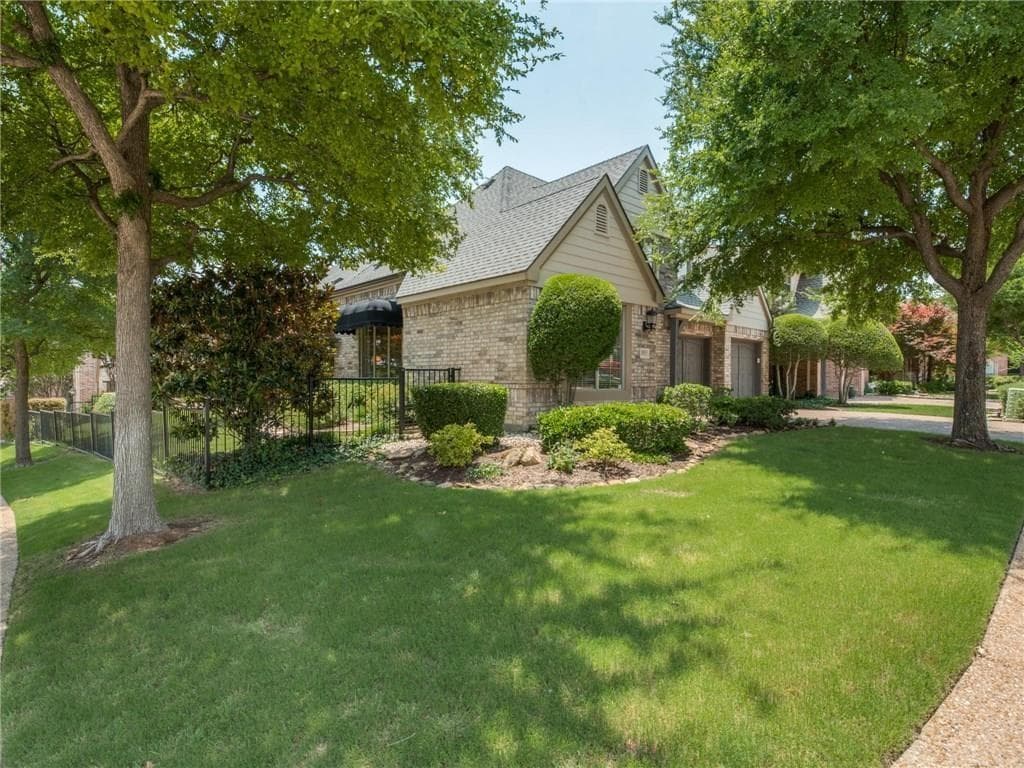 5517 Travis Dr