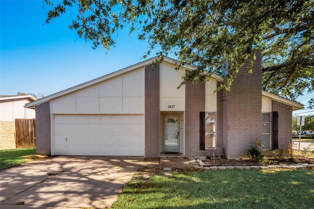 3627 Chamberland Dr