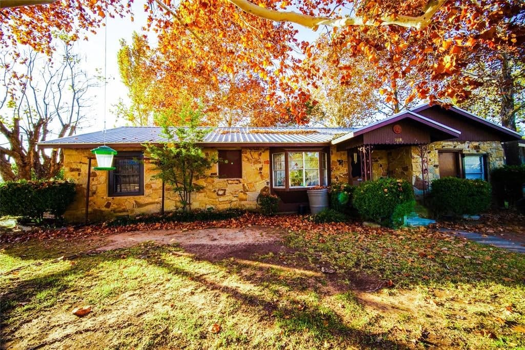 1608 Mockingbird Ln