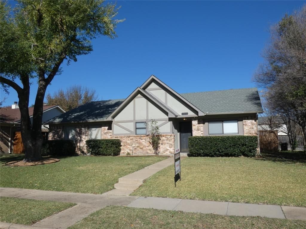 805 Whitehall Dr