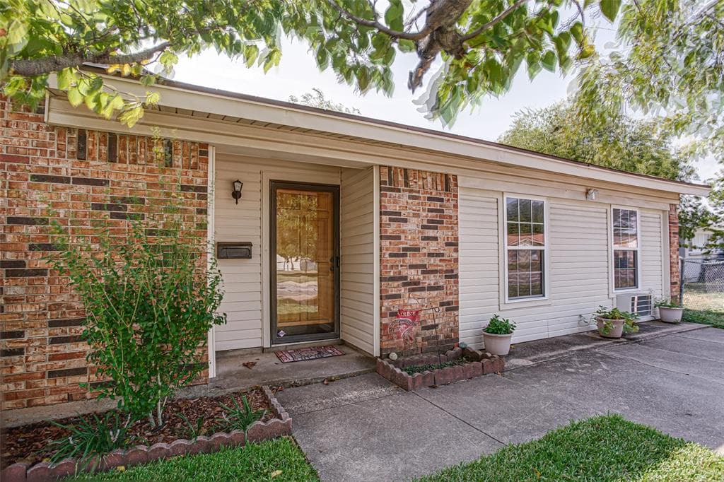 321 Hillside Ct