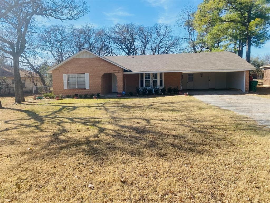 830 N Lydia St