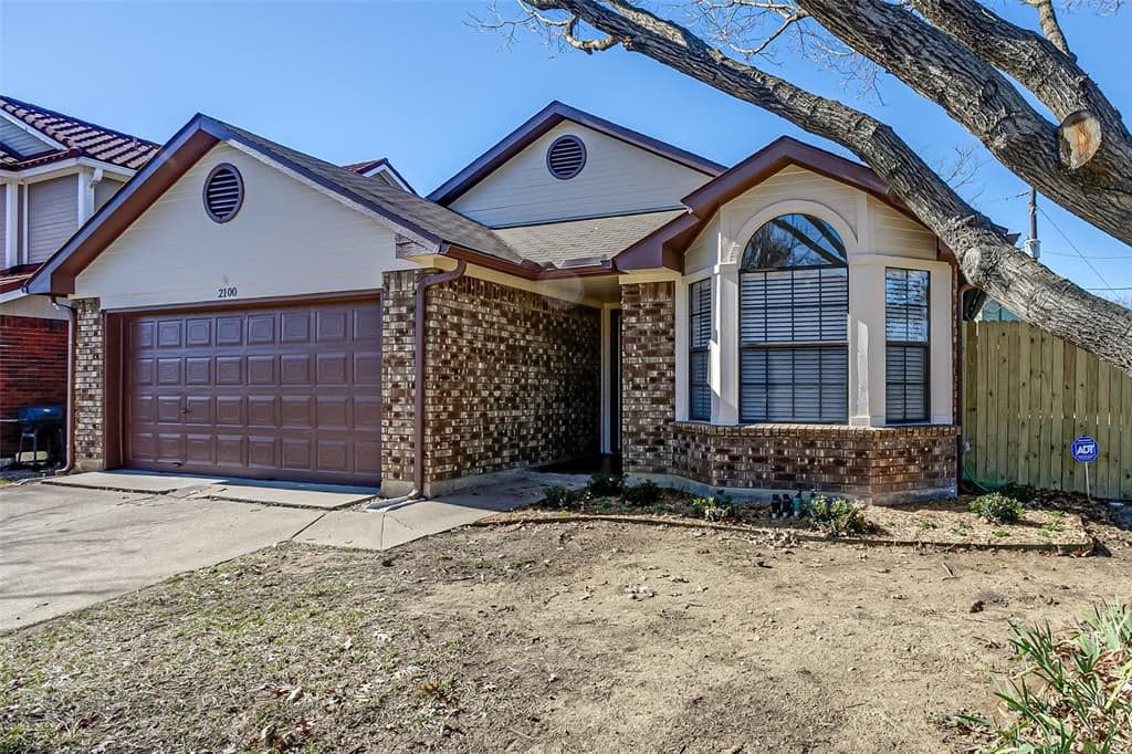 2100 Woodland Oaks Dr