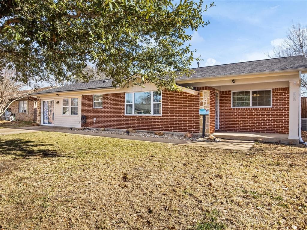 805 Debra Dr
