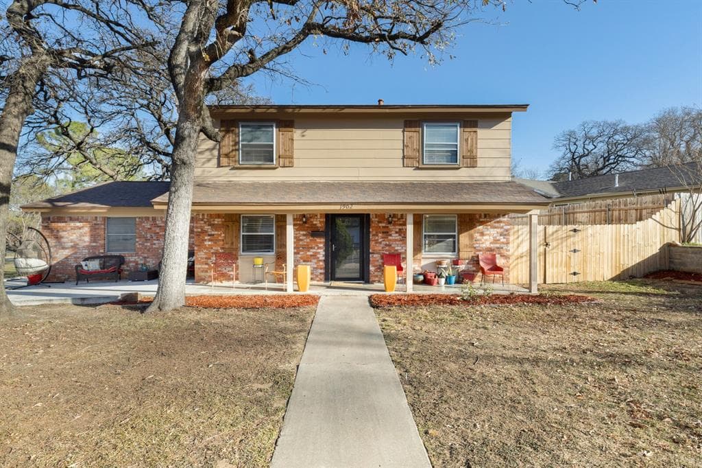 1902 Mary Dr