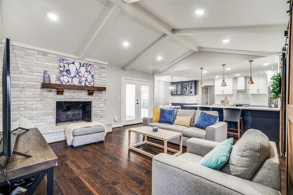 6232 E Lovers Ln
