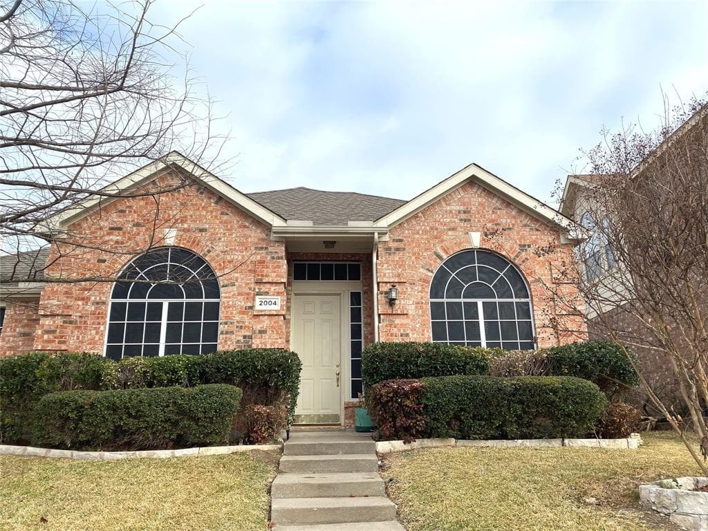 2004 Camelot Dr