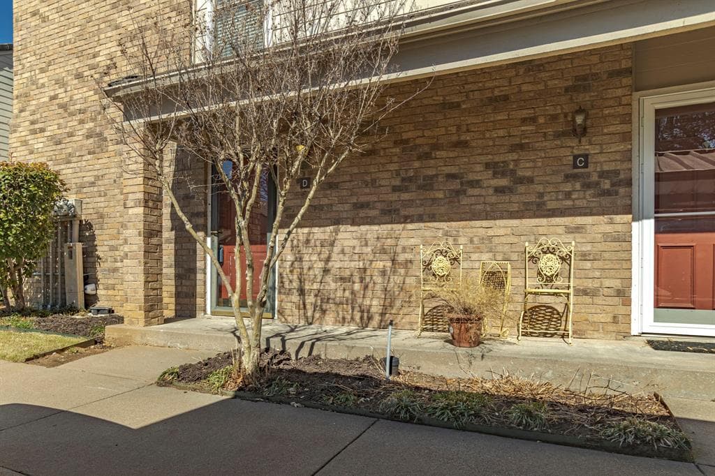 1103 Brighton Dr Apt D