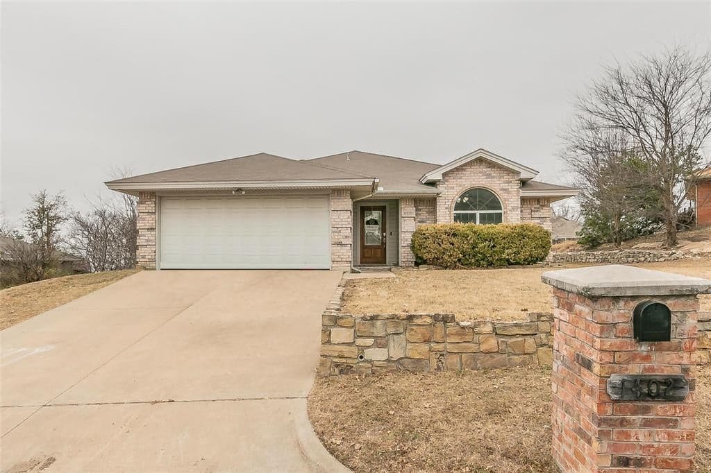1402 Westbriar Dr