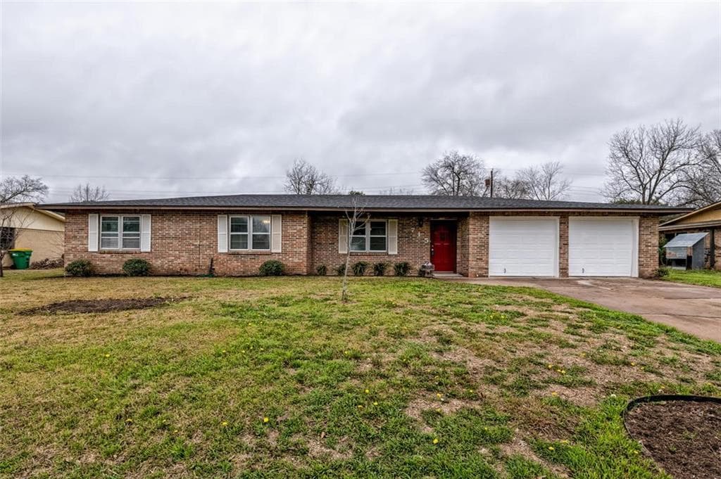 715 W Denison Dr