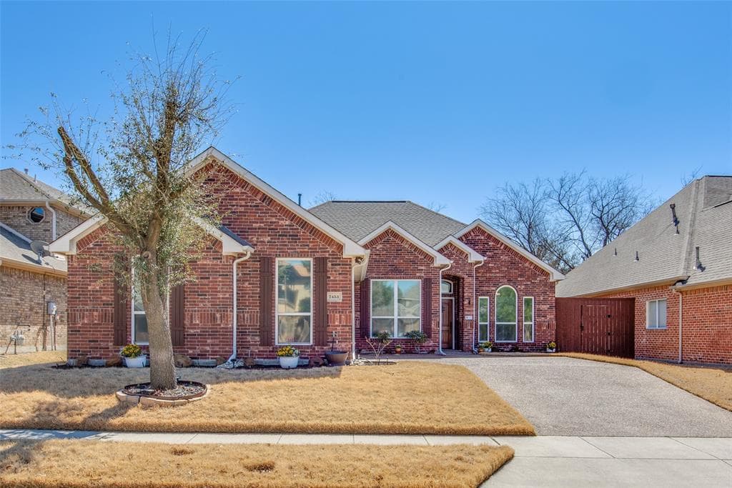 7453 Fossil Ridge Dr