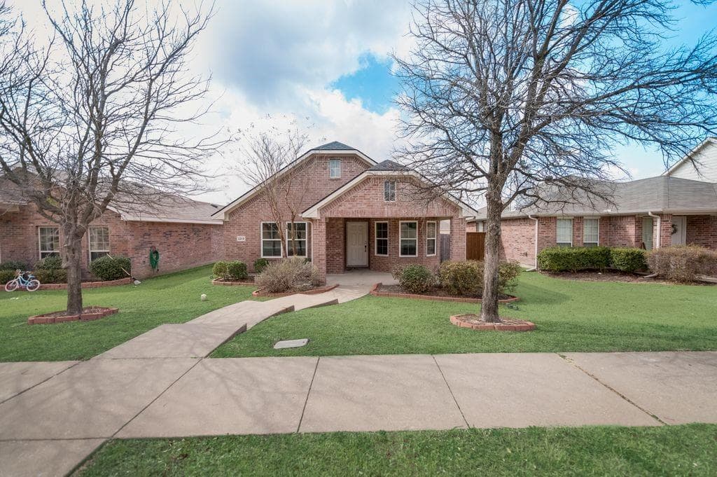 2213 Preston Ln