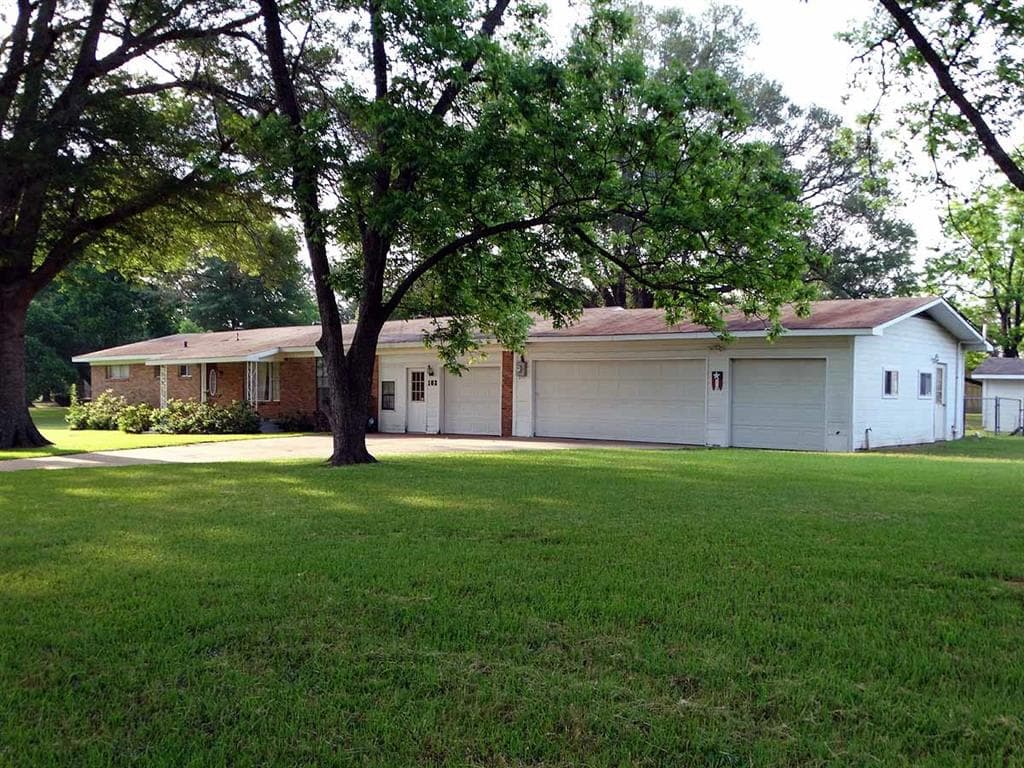 102 Waverly Way