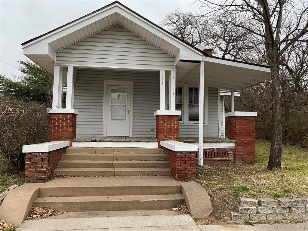 1616 N Oak Ave